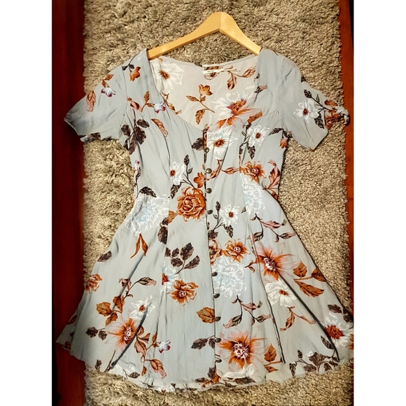 Kimchi Blue- Button-up flared dress w/ tie sleeves - Picture 4 of 9